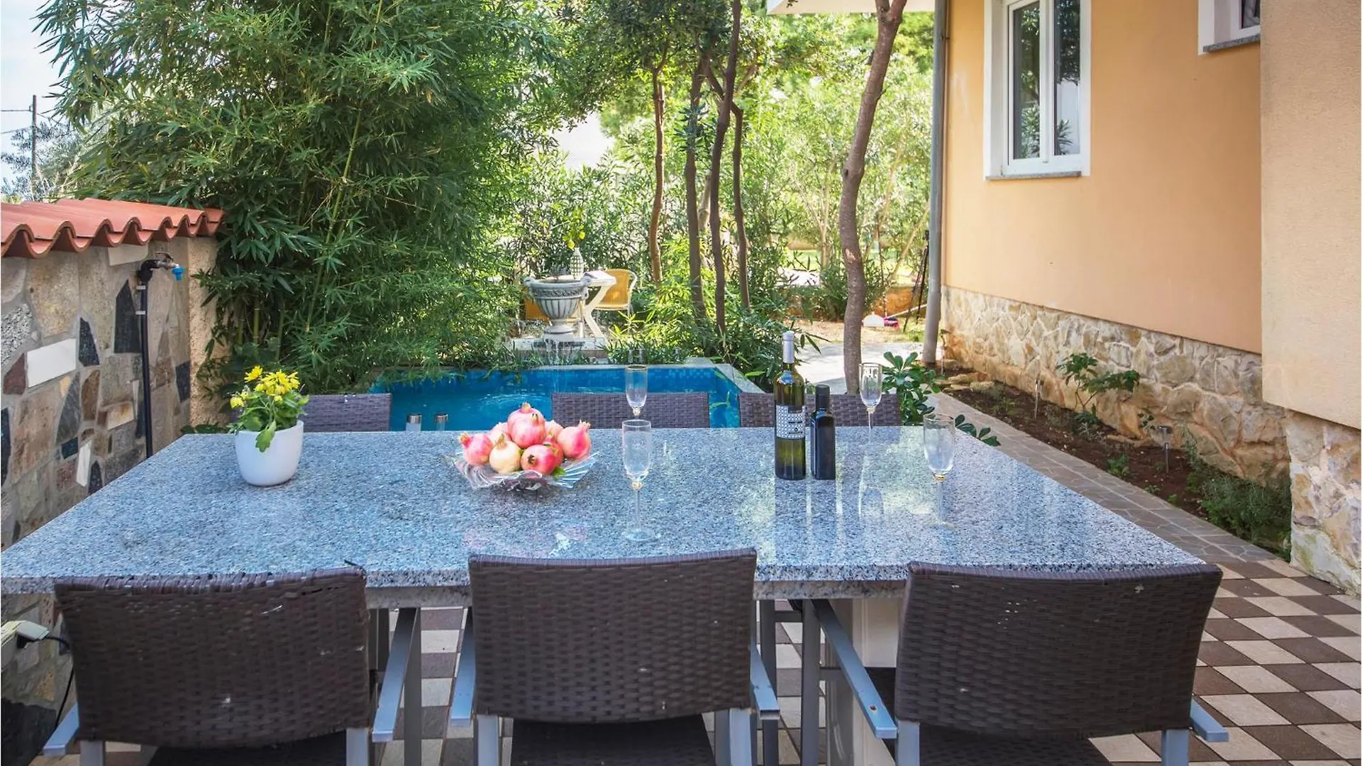 Beautiful Apartment In Liznjan With Wifi