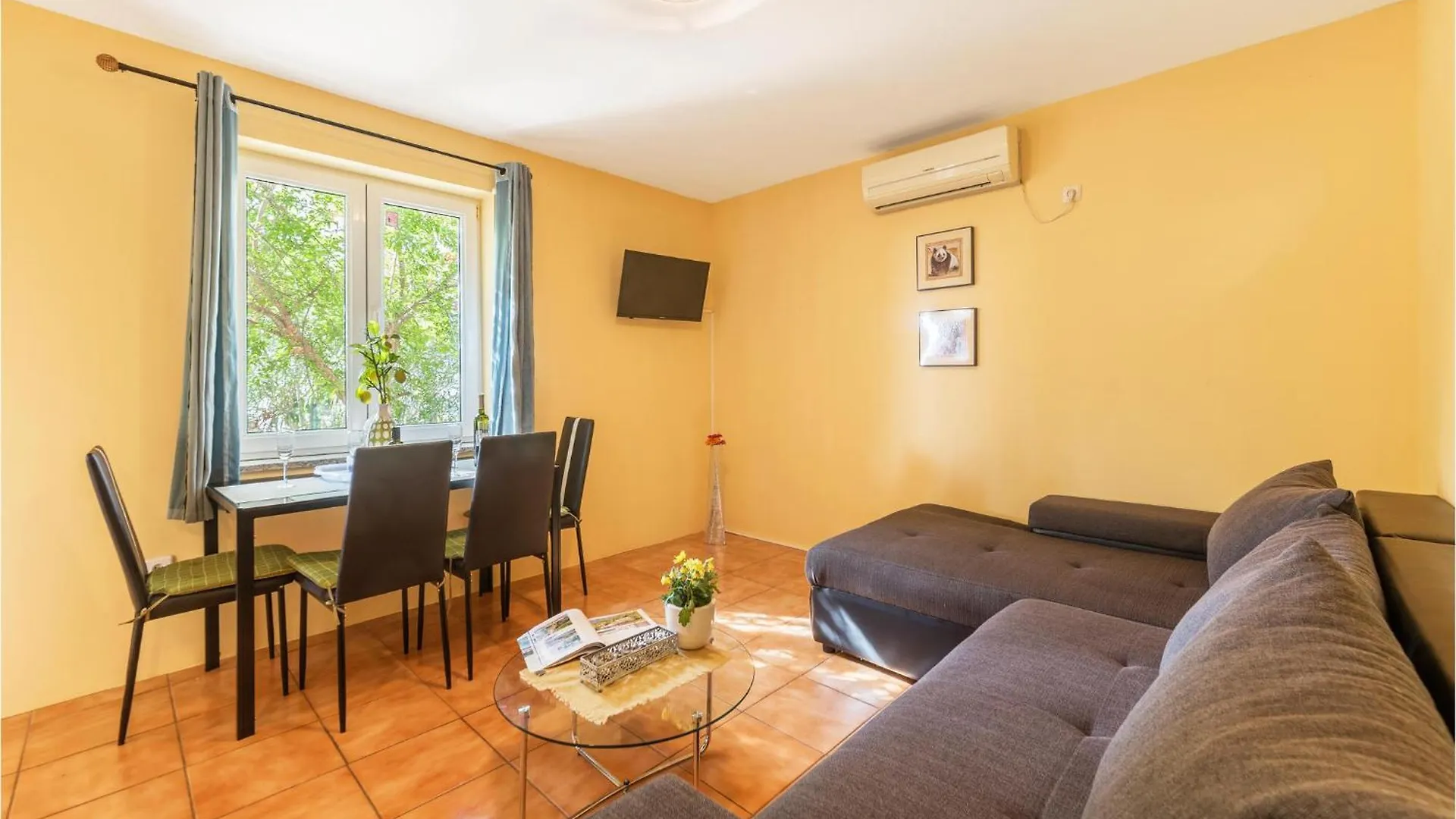 Beautiful Apartment In Liznjan With Wifi