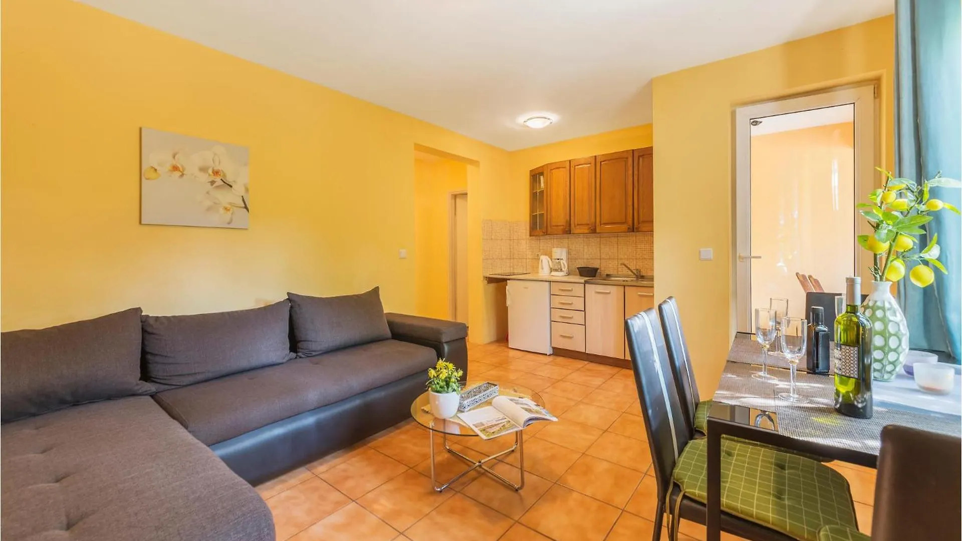 Beautiful Apartment In Liznjan With Wifi
