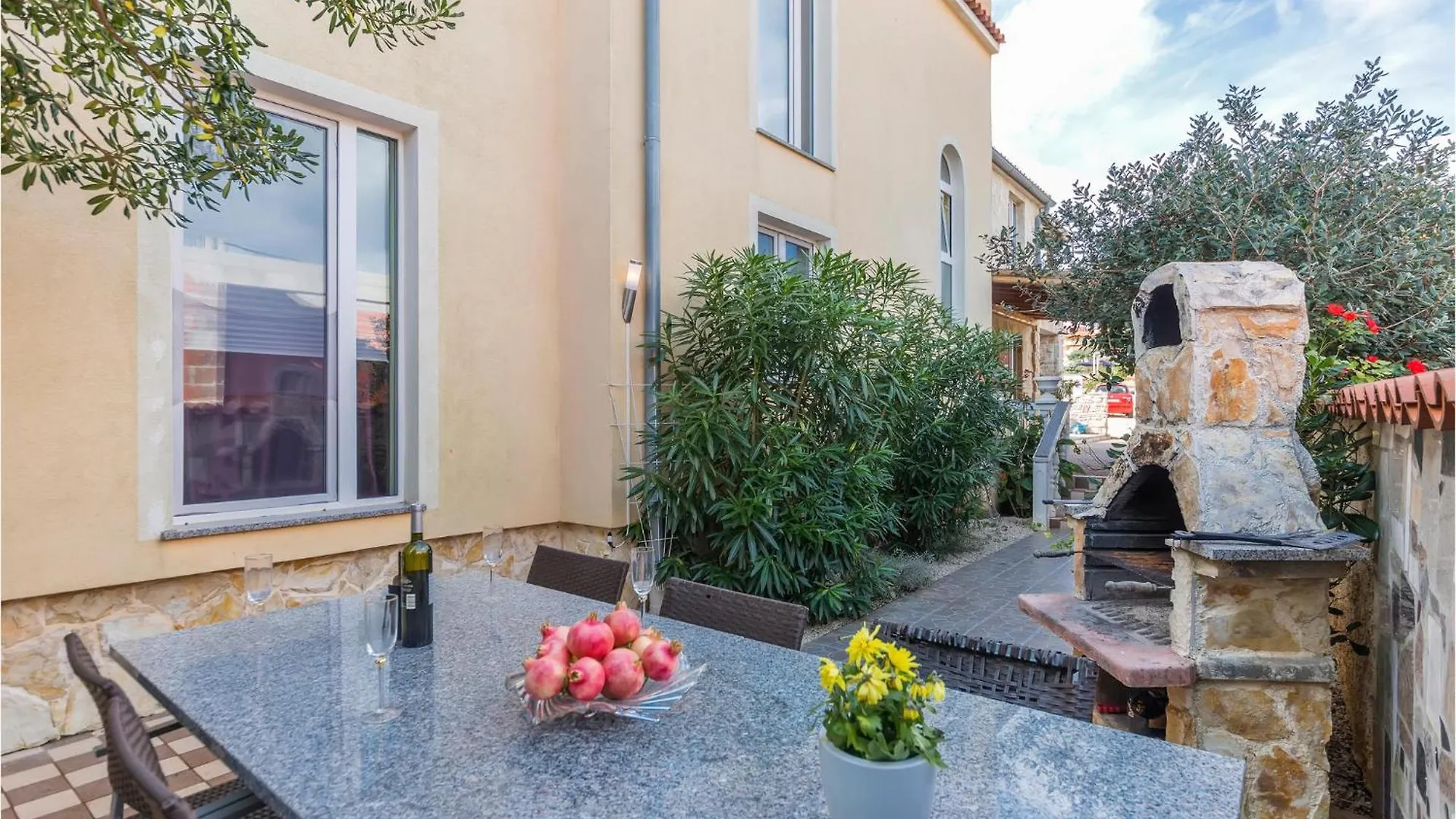 Beautiful Apartment In Liznjan With Wifi